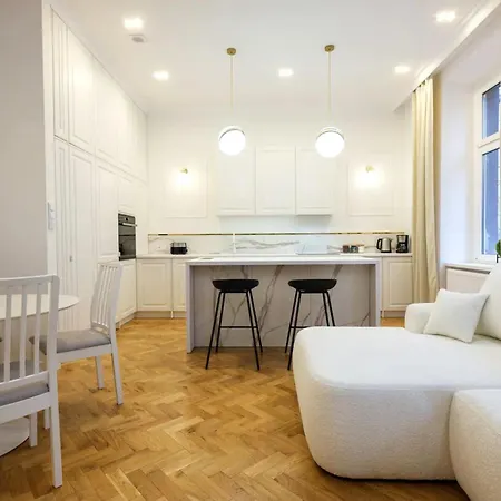 Apartment Helle Mit Designer-renovierung *