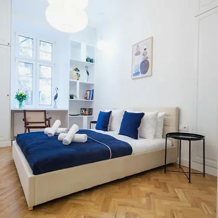 Apartment Helle Mit Designer-renovierung