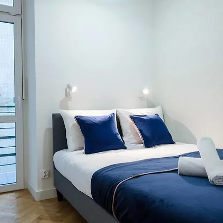 Apartment Helle Mit Designer-renovierung *